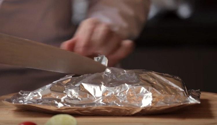 Tagliare con cura la pellicola.