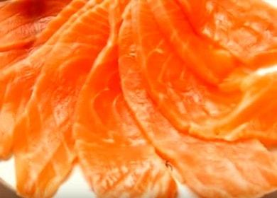 Salare il pesce rosso è sempre una ricetta di successo, leggermente salata