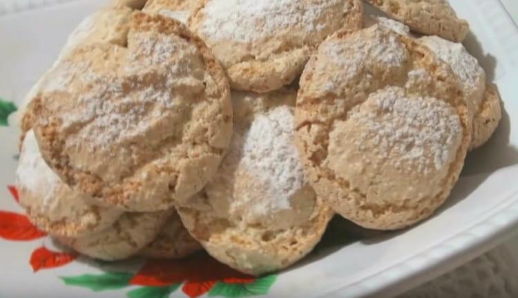 I biscotti italiani sono friabili e incredibilmente teneri.