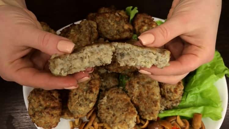 Le deliziose cotolette di grano saraceno sono pronte