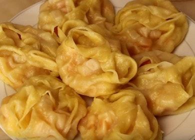 Cucinare i manti con la zucca secondo la ricetta con una foto.