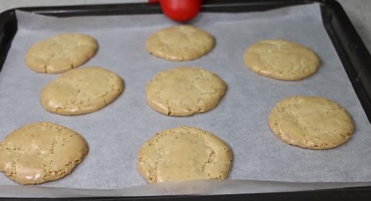 Tali biscotti sono cotti per 20-25 minuti.