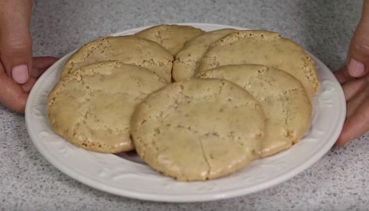 Come puoi vedere, i lussuosi amaretti possono essere facilmente preparati anche a casa.