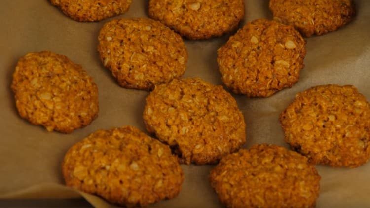 Come puoi vedere, tali biscotti di farina d'avena senza uova sono molto semplici da preparare.