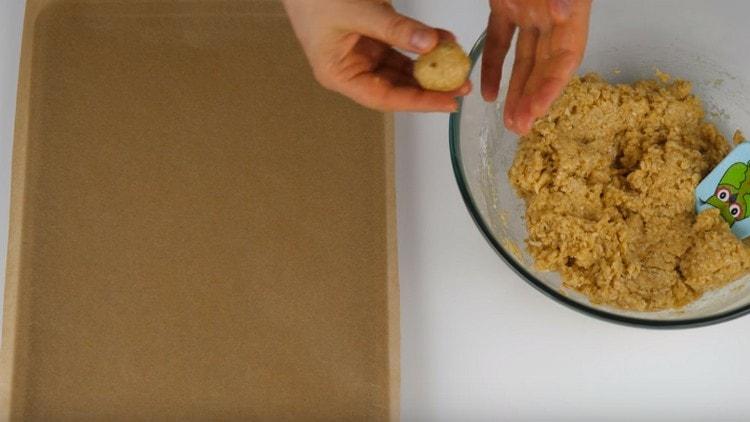 Rotolo di palline di pasta delle dimensioni di una noce.