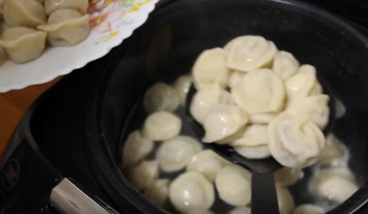 Cucinare deliziosi gnocchi nella pentola a cottura lenta Redmond è facile.