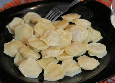 Cucinare gnocchi teneri di tacchino secondo la ricetta con una foto.