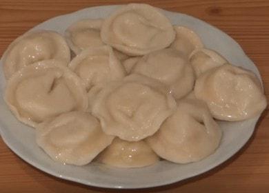 Cuciniamo deliziosi gnocchi con patate secondo una ricetta passo-passo con una foto.