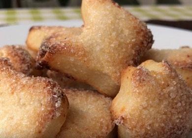 Cucinare deliziosi biscotti di pasta frolla con ricotta secondo la ricetta con una foto.