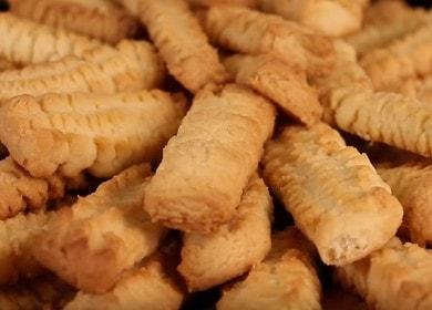 Cucinare correttamente deliziosi biscotti di pasta frolla attraverso un tritacarne: ricetta con foto passo dopo passo.