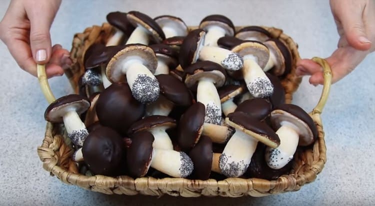 I biscotti ai funghi sembrano molto belli.