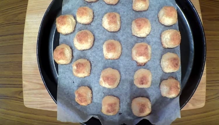 Inviamo i biscotti al forno, è cotto rapidamente.