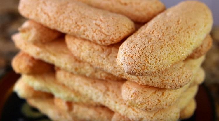 I biscotti Savoyardi sono cotti per 10-12 minuti.