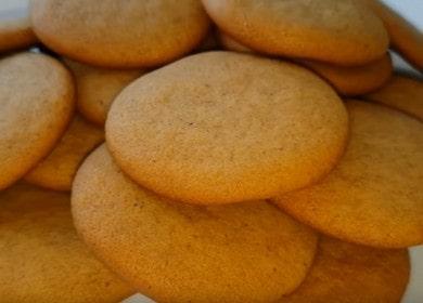 Cucinare deliziosi biscotti senza uova secondo una ricetta graduale con una foto.