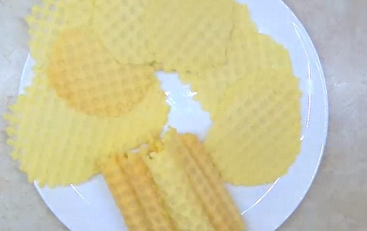 Come puoi vedere, i biscotti in un waffle possono essere preparati molto rapidamente.