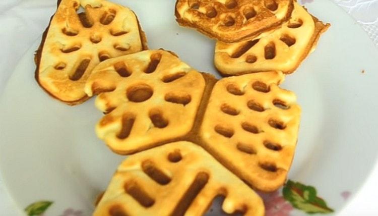 I biscotti fatti in casa cotti in forme secondo questa ricetta sono morbidi e teneri.