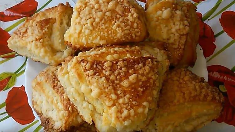 I biscotti a base di pasta lievitata sono rigogliosi e teneri.