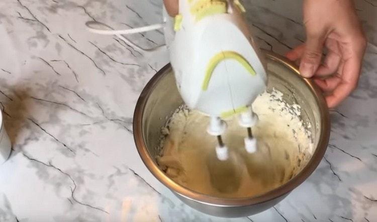 Batti di nuovo tutto con un mixer.