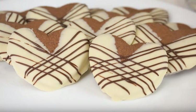 Con questo aspetto, i biscotti fatti in casa di Merdechka non cederanno sicuramente al negozio.