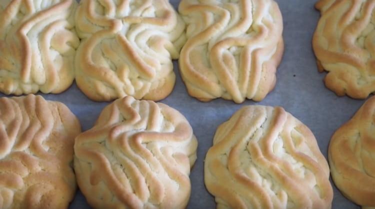 Biscotti di pasta frolla, così cotti rapidamente.