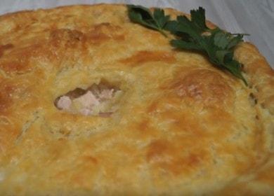 Torta di pasta sfoglia con pollo - incredibilmente deliziosa