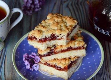 Prepariamo una deliziosa torta sbriciolata con marmellata secondo la ricetta con una foto.