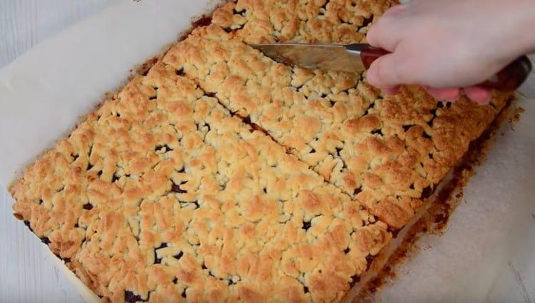 Come puoi vedere, la torta di briciole con marmellata è molto facile da preparare.