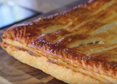 Torta a strati con formaggio ed erbe in 20 minuti