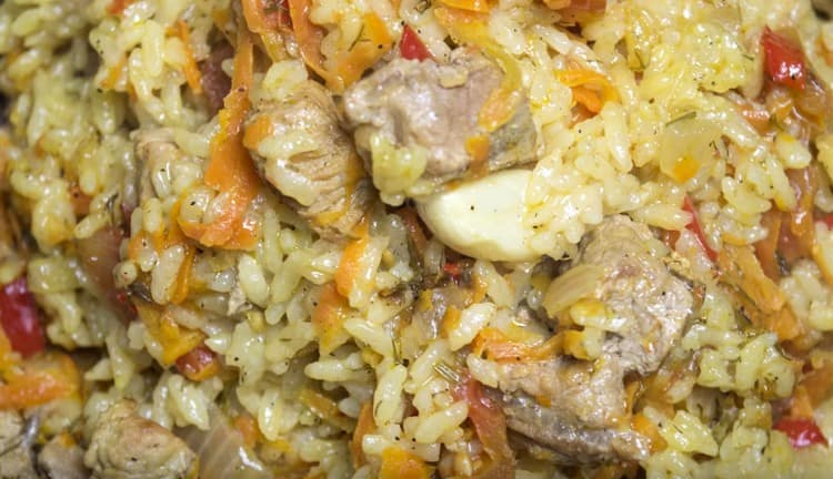 Come puoi vedere, la ricetta del pilaf in forno non è solo semplice, ma anche conveniente.