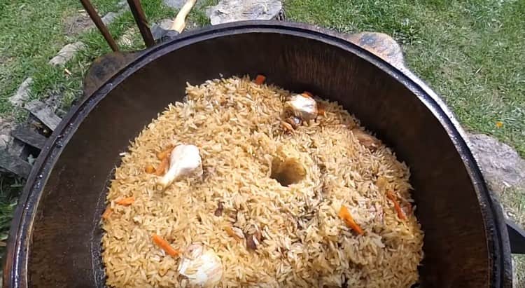 Controlliamo se l'acqua rimane sul fondo e, in tal caso, lasciamo bollire.