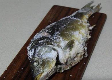 Appetitoso pesce al sale nel forno: una ricetta molto originale con una foto.