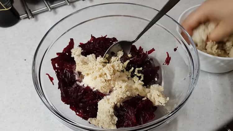 Per preparare le cotolette di barbabietola in una semplice ricetta, prepara gli ingredienti