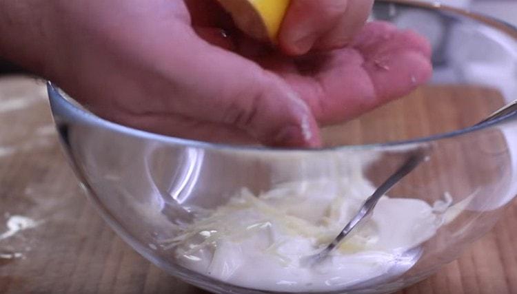 Aggiungi il succo di limone.