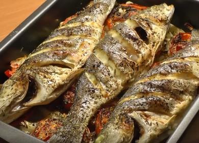 Come imparare a cucinare un delizioso branzino in forno secondo una ricetta passo-passo