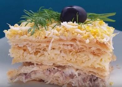 Torta a strati con pesce - uno spuntino delizioso e soddisfacente