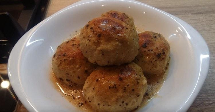 Tali polpette di carne macinata di pollo completano con successo qualsiasi contorno.