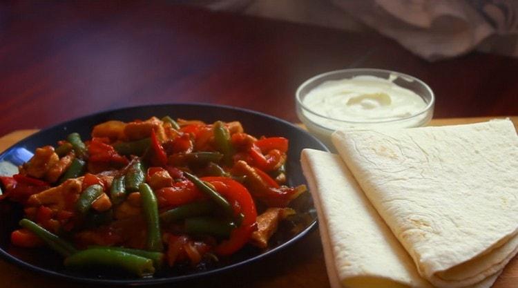 Come puoi vedere, cucinare fajitos con pollo non è in realtà difficile.