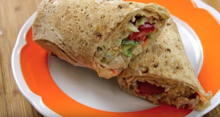 Prova questa semplice ricetta e prepara deliziosi shawarma con pollo a casa.