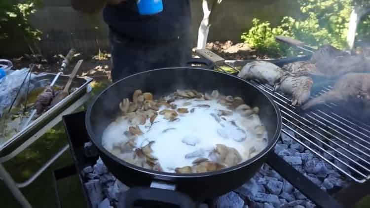 Per preparare spiedini da barbecue. aggiungi la panna