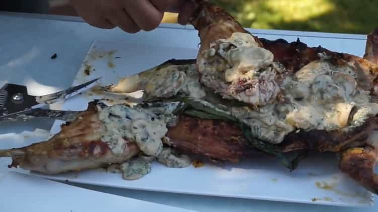 Barbecue di coniglio secondo una ricetta graduale con foto