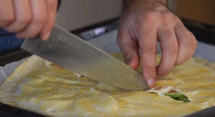 E così puoi decorare la torta prima della cottura.