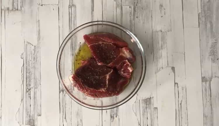 Per cucinare entrecote di manzo, marinare la carne