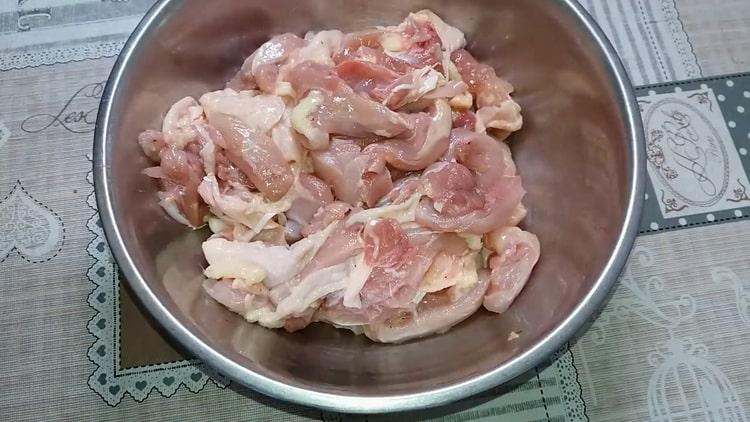 Per preparare il prosciutto di pollo a casa, prepara gli ingredienti