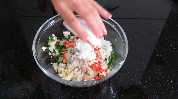 Per preparare gnocchi cinesi, mescola gli ingredienti