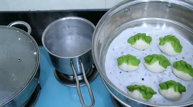 Metti una doppia caldaia per preparare gnocchi