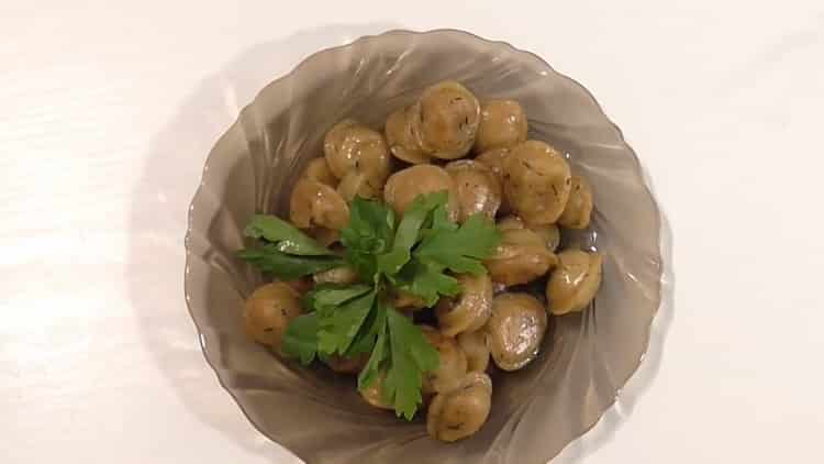 gnocchi arrostiti in una pentola a cottura lenta pronti