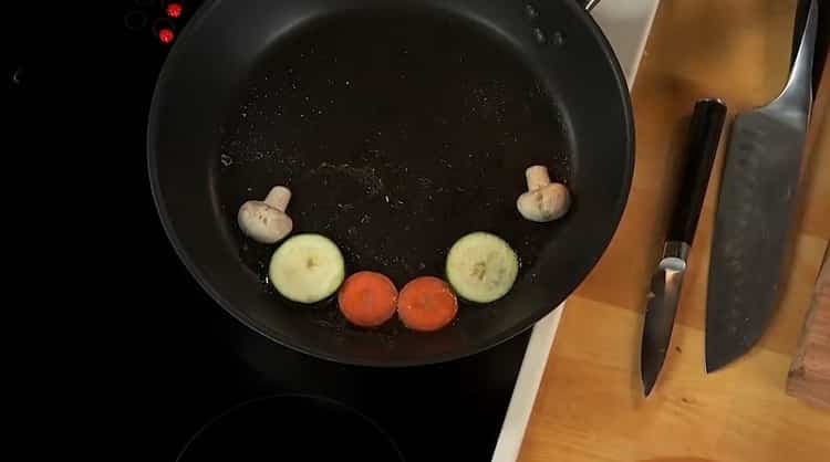 Per cucinare l'arrosto di pollo con patate, preparare decorazioni