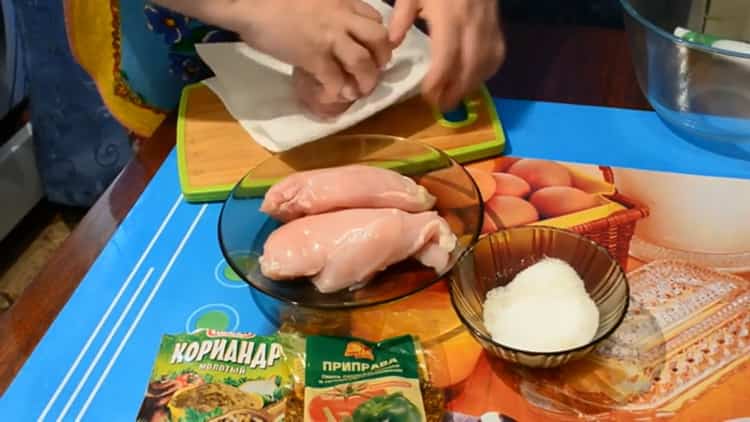 Per preparare il carpaccio di pollo, prepara gli ingredienti