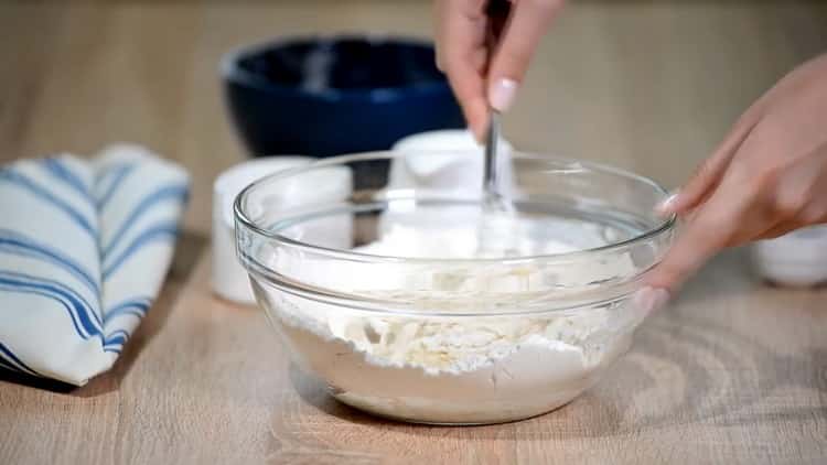 Per preparare quesadillas di pollo, prepara l'impasto