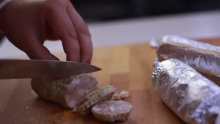 La deliziosa salsiccia di pollo fatta in casa è pronta